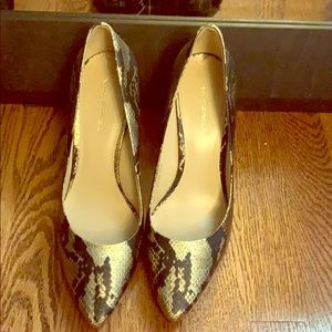 Black and gold snake skin leather heels!